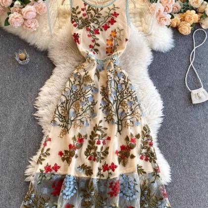 Embroidery Round Neck Sleeveless Dress