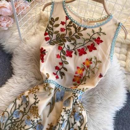 Embroidery Round Neck Sleeveless Dress